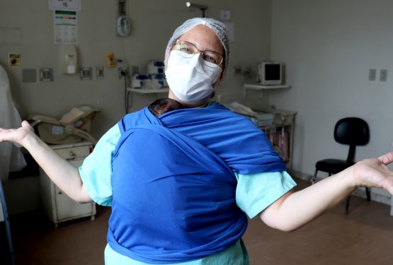 Bebês prematuros recebem estímulos da Terapia Ocupacional