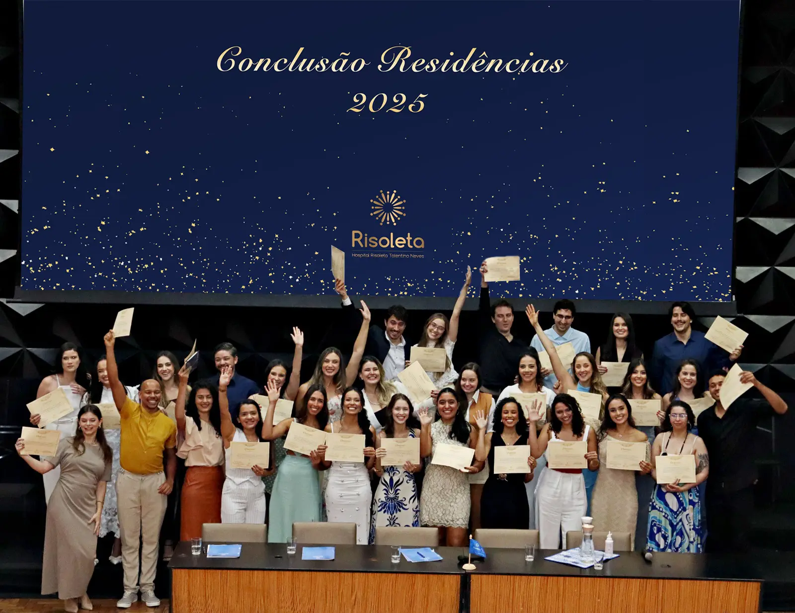 No momento, você está visualizando Risoleta forma mais 31 residentes em evento na UFMG